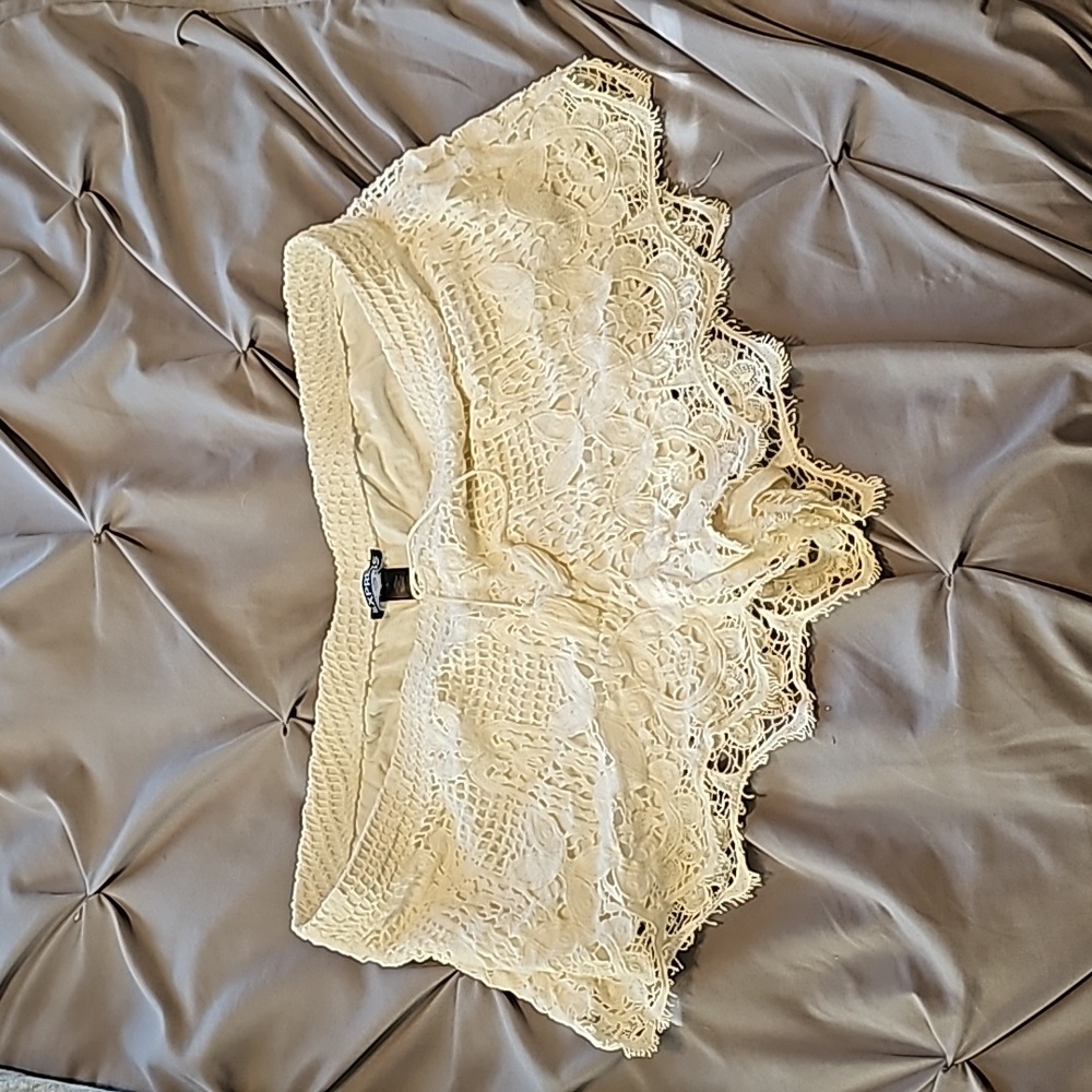 EXPRESS Lace shorts L